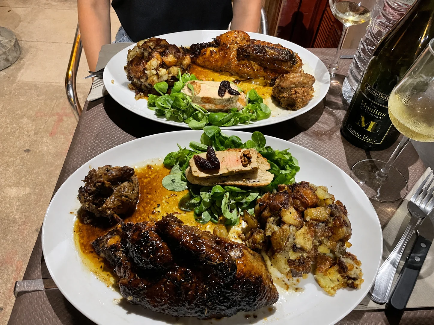 Deux assiettes de canard et foie gras à partager