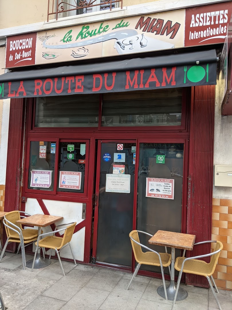 La façade de La Route du Miam rue Molière